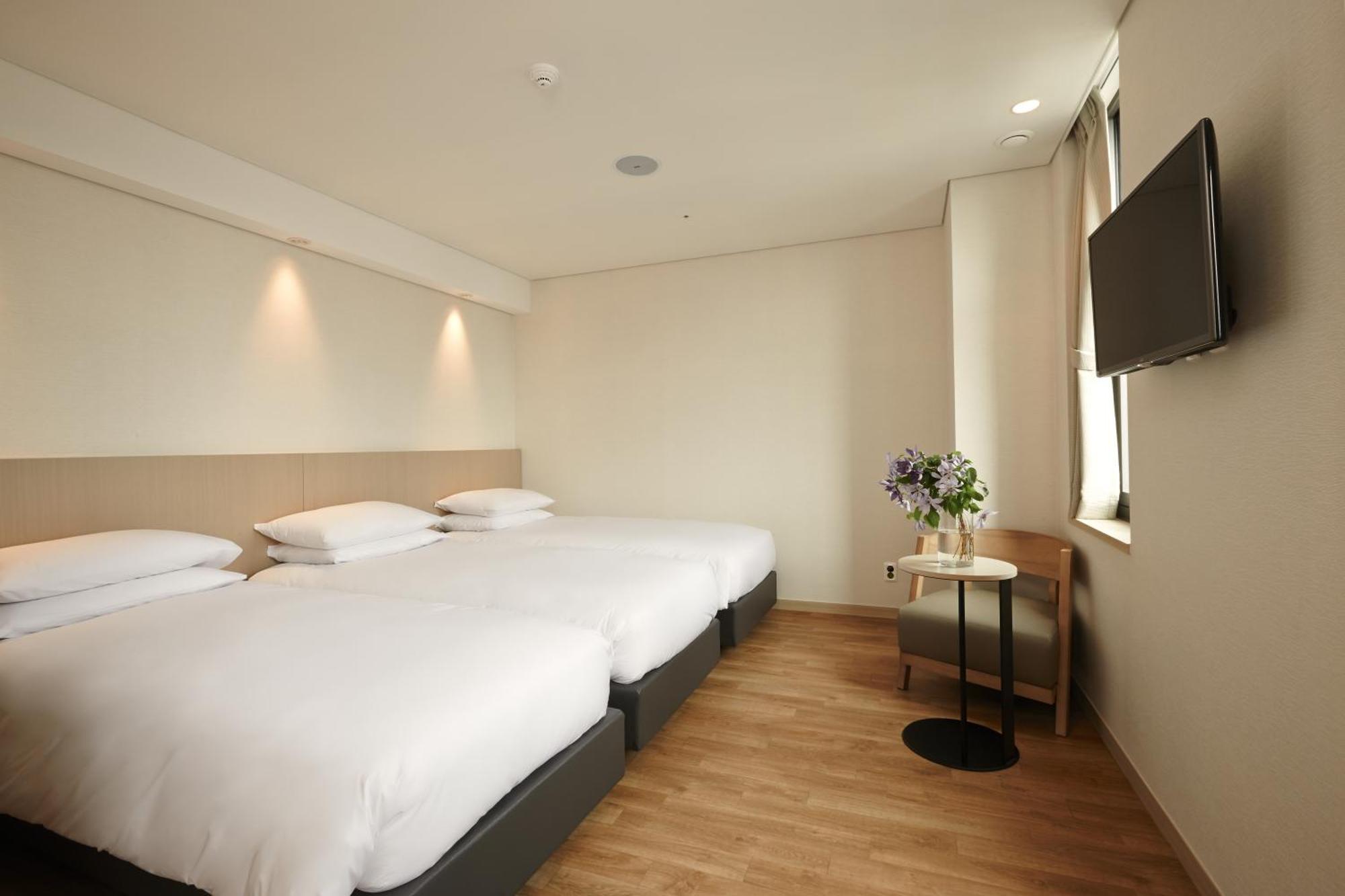 Deluxe Triple Room No,1642341175:JPEG